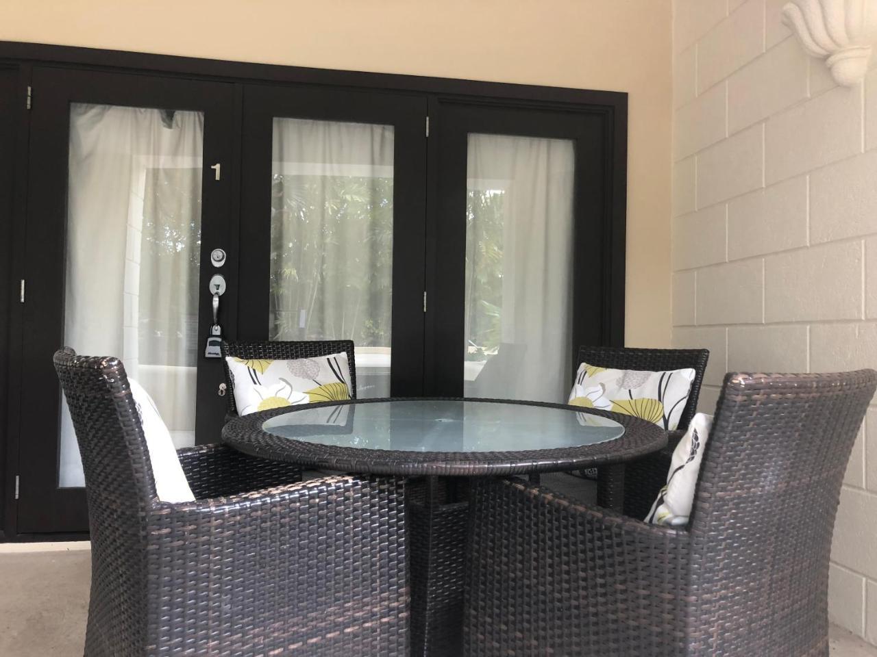 Brownes Condominium 1 Bridgetown Bagian luar foto